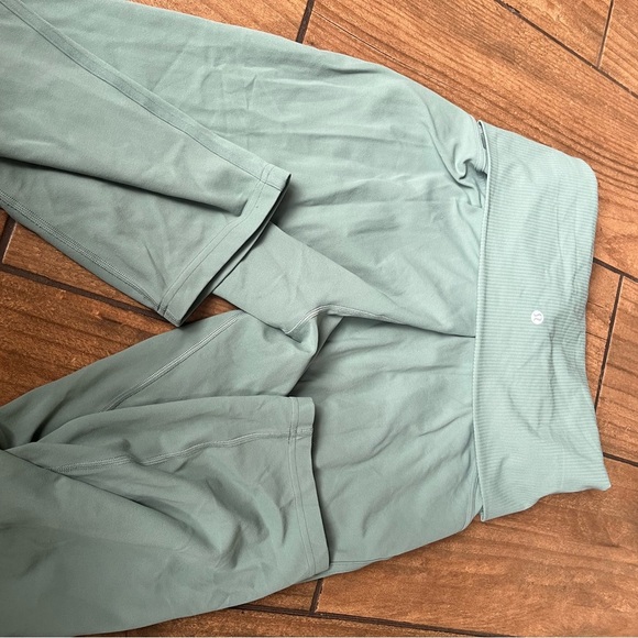 Lululemon Align Ribbed Waist Cropped Jogger
Tidewater Teal size 8 - Picture 5 of 7